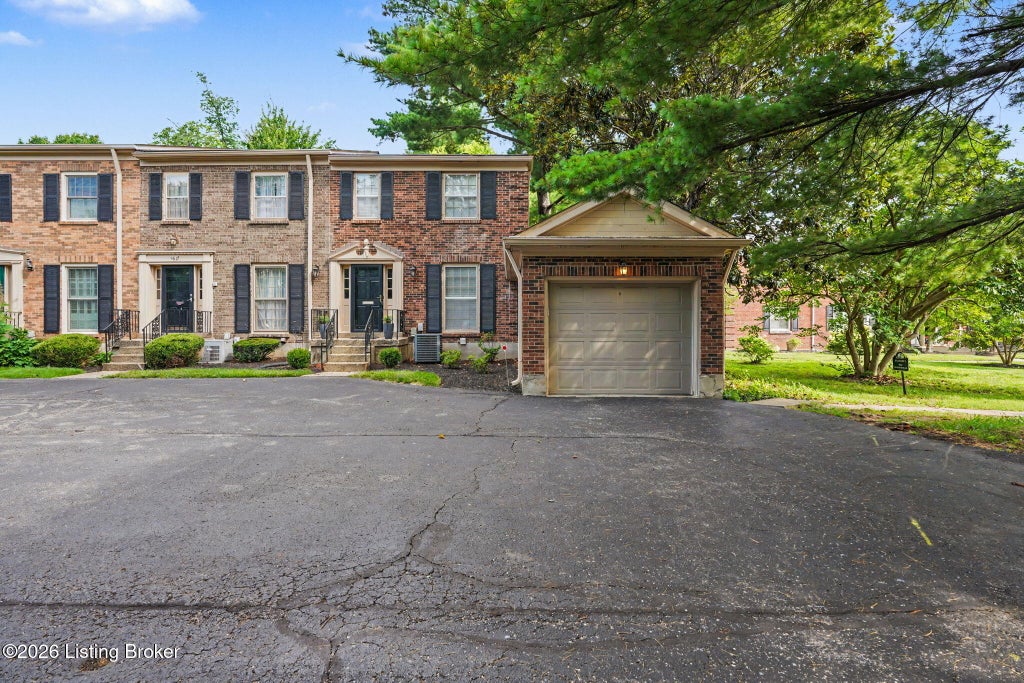 Photo of 3619 Brownsboro Rd, Louisville, KY 40207 (MLS # 1731652)