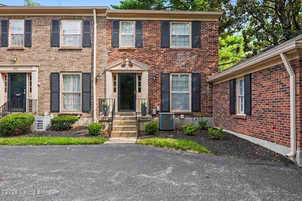 Photo of 3619 Brownsboro Rd, Louisville, KY 40207 (MLS # 1731652)