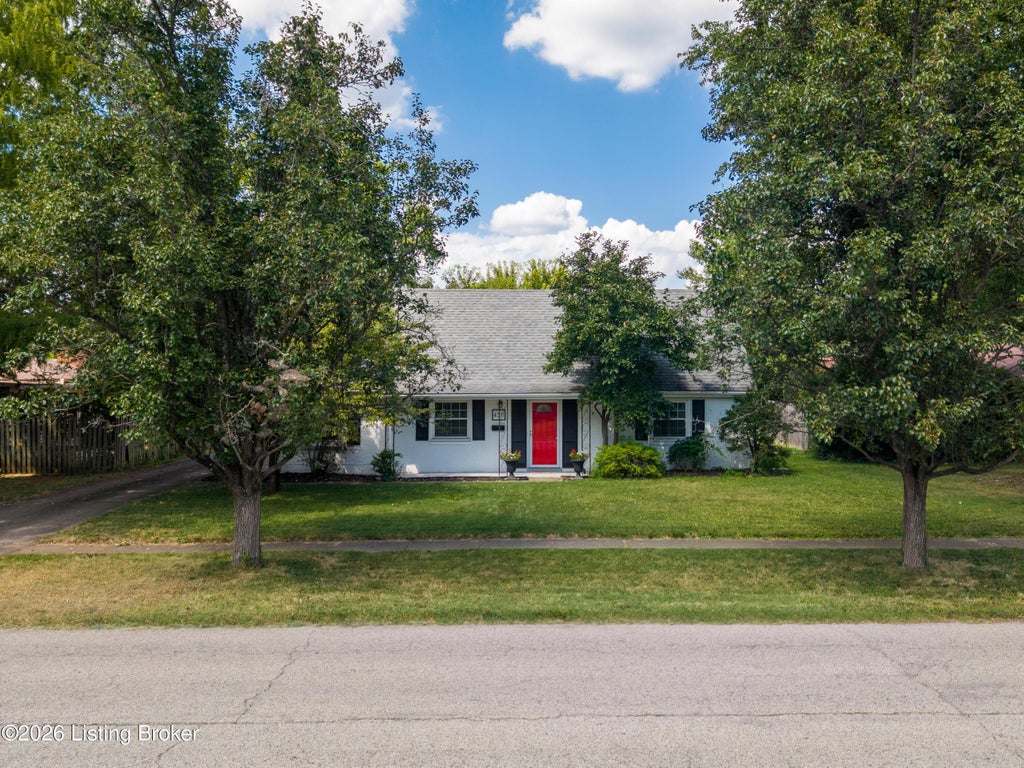 Photo of 4311 Lynnbrook Dr, Louisville, KY 40220 (MLS # 1728307)