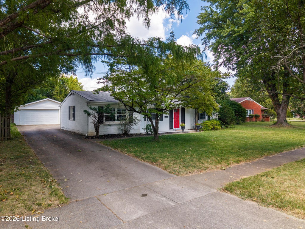 Photo of 4311 Lynnbrook Dr, Louisville, KY 40220 (MLS # 1728307)