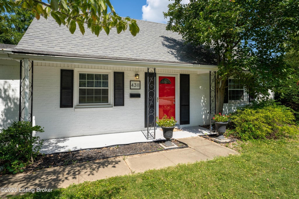 Photo of 4311 Lynnbrook Dr, Louisville, KY 40220 (MLS # 1728307)