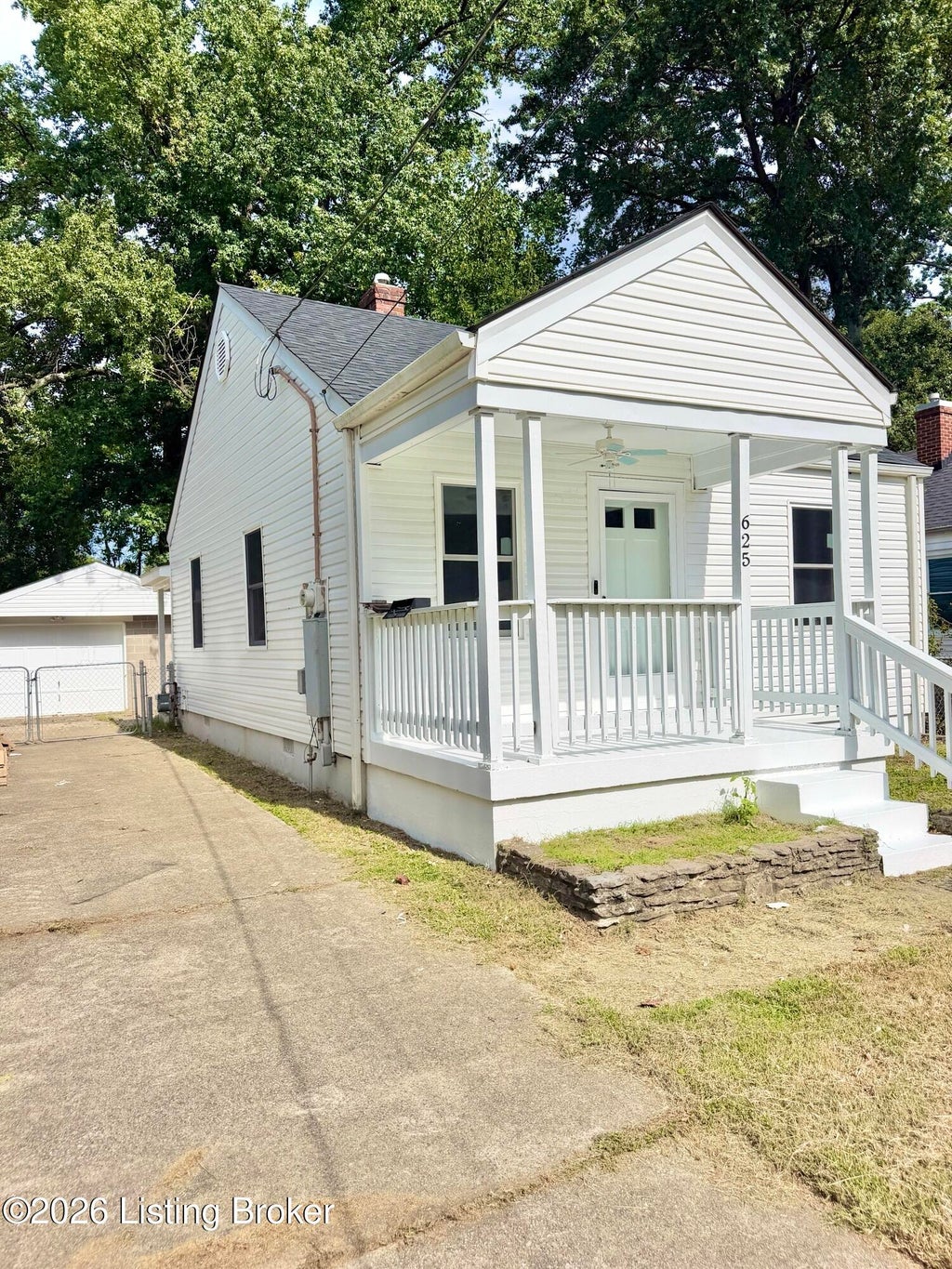 Photo of 625 Gheens Ave, Louisville, KY 40214 (MLS # 1729374)