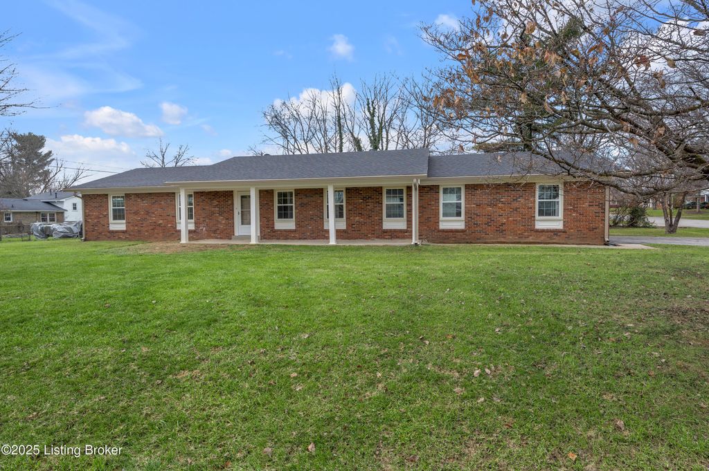Photo of 1303 Chinook Trail, Frankfort, KY 40601 (MLS # 1716101)
