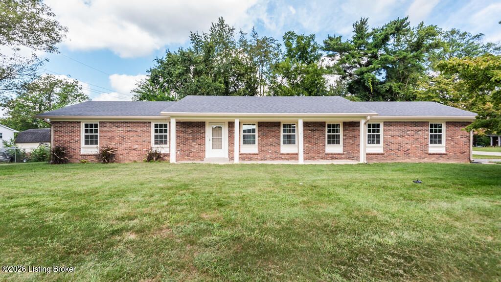 Photo of 1303 Chinook Trail, Frankfort, KY 40601 (MLS # 1716101)