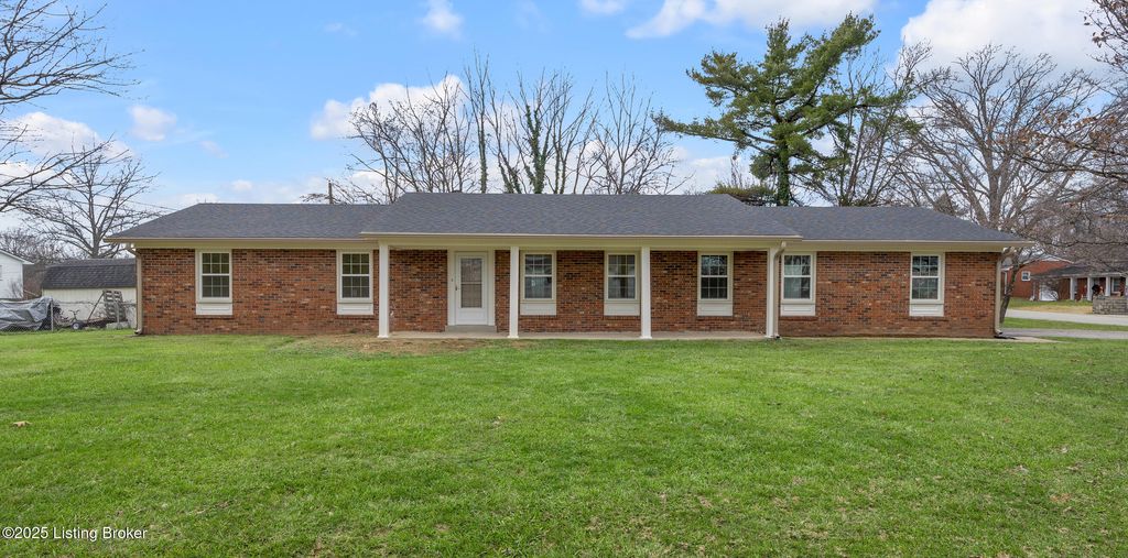 Photo of 1303 Chinook Trail, Frankfort, KY 40601 (MLS # 1716101)