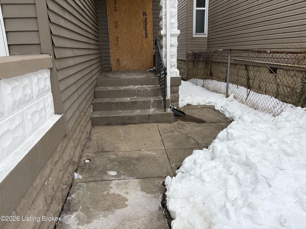 Photo of 1851 Date St, Louisville, KY 40210 (MLS # 1716774)