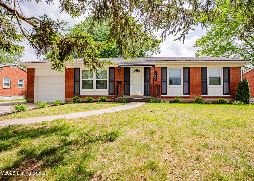 Photo of 7000 Green Manor Dr, Louisville, KY 40228 (MLS # 1715636)