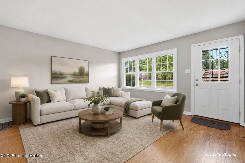 Photo of 6102 Middlerose Cir, Louisville, KY 40272 (MLS # 1719034)