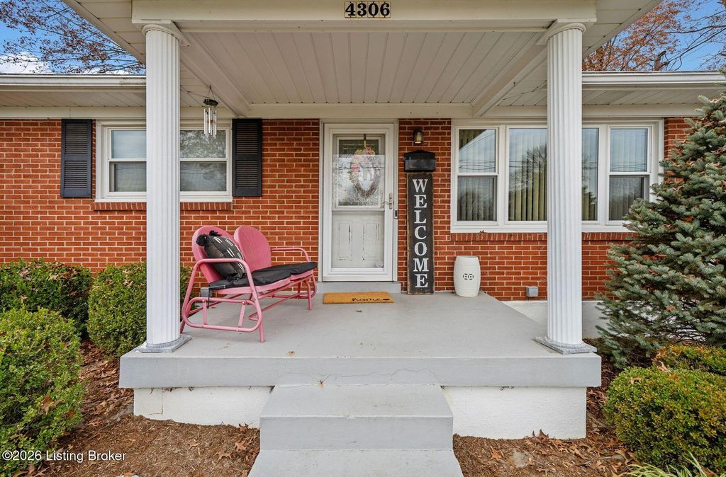 Photo of 4306 Cloverleaf Dr, Louisville, KY 40216 (MLS # 1706641)