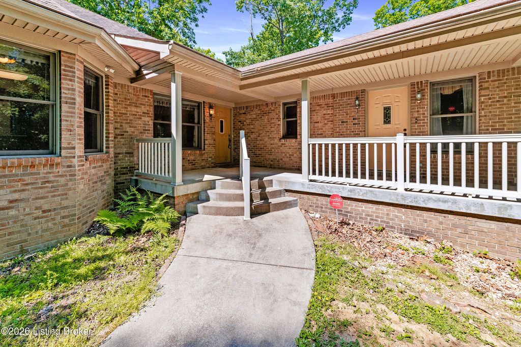 Photo of 716 Arnold Ln, Shepherdsville, KY 40165 (MLS # 1717097)