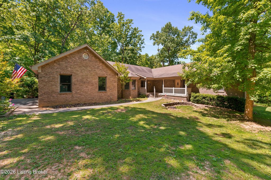 Photo of 716 Arnold Ln, Shepherdsville, KY 40165 (MLS # 1717097)
