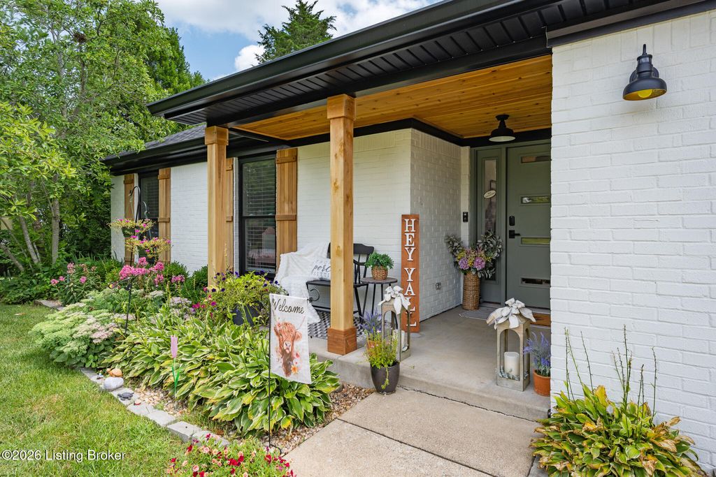 Photo of 317 Woodland Lakes Dr, La Grange, KY 40031 (MLS # 1722601)