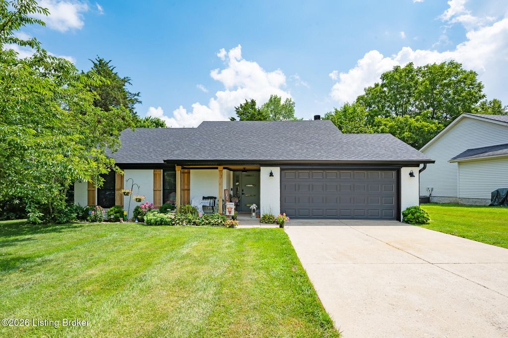Photo of 317 Woodland Lakes Dr, La Grange, KY 40031 (MLS # 1722601)
