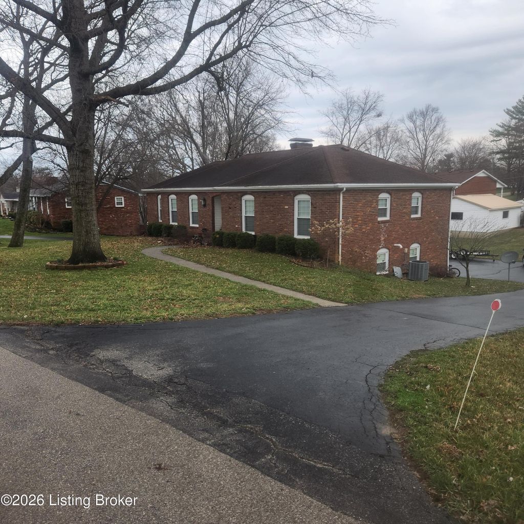 Photo of 1208 Pradero Dr, Frankfort, KY 40601 (MLS # 1710892)