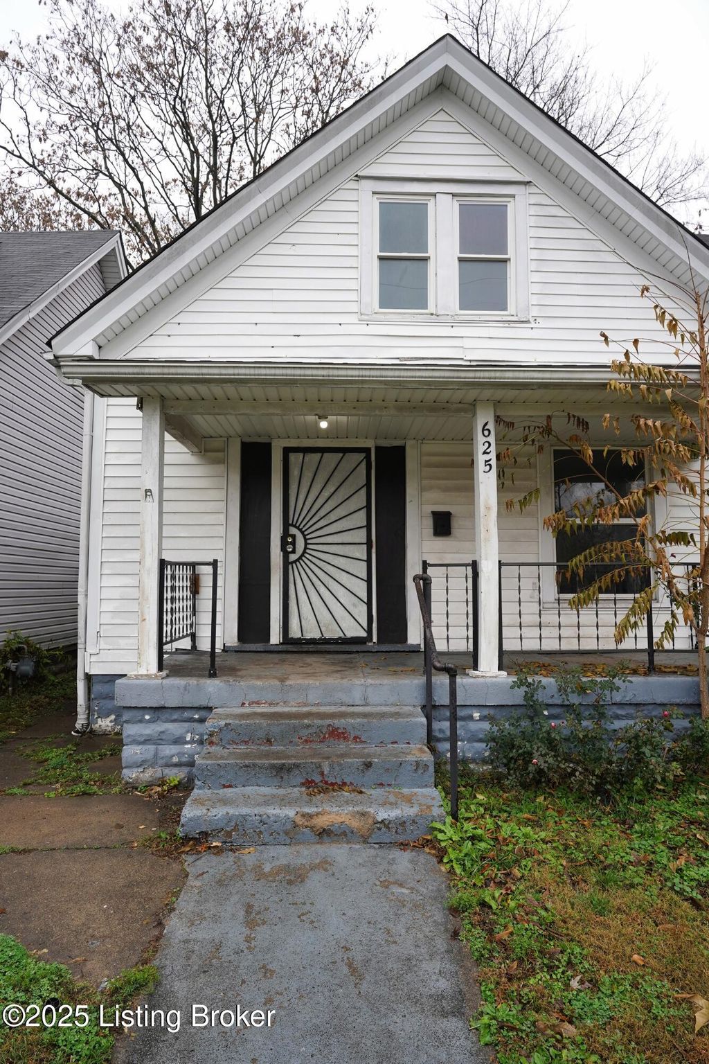 Photo of 625 Louis Coleman Jr Dr, Louisville, KY 40211 (MLS # 1704021)