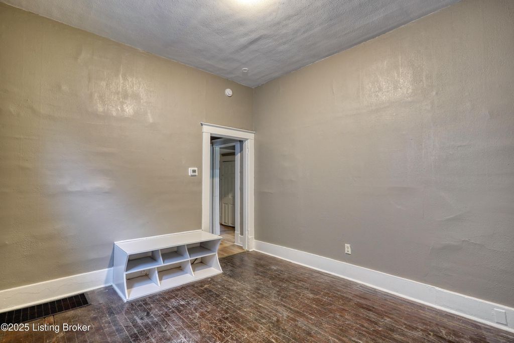 Photo of 625 Louis Coleman Jr Dr, Louisville, KY 40211 (MLS # 1704021)