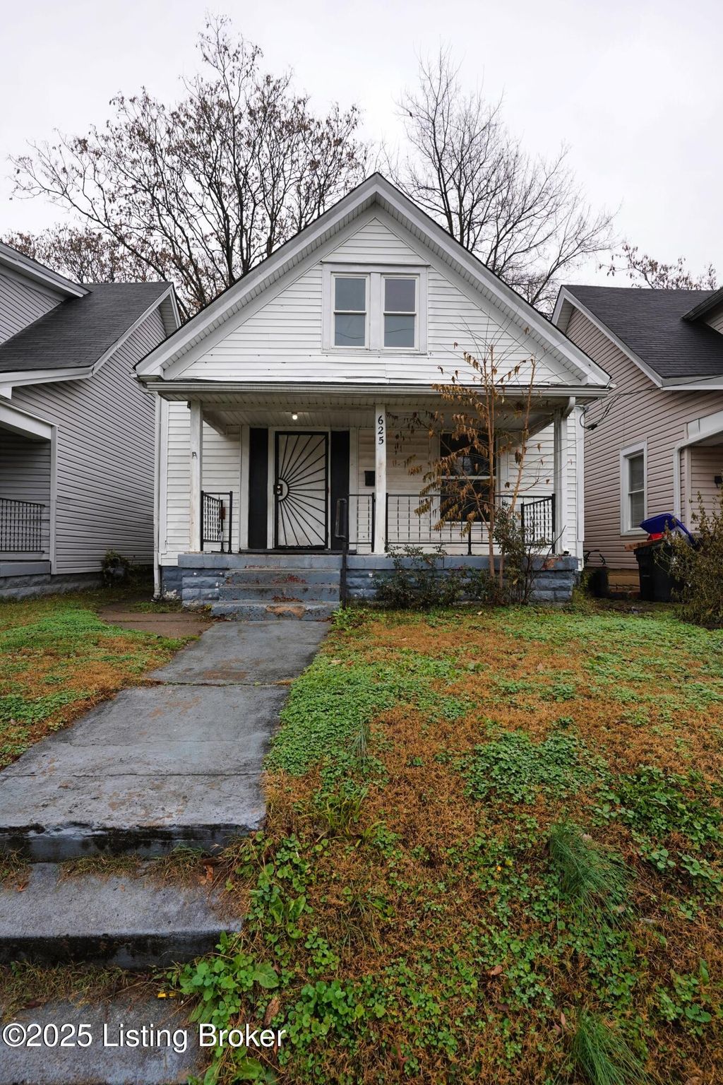 Photo of 625 Louis Coleman Jr Dr, Louisville, KY 40211 (MLS # 1704021)