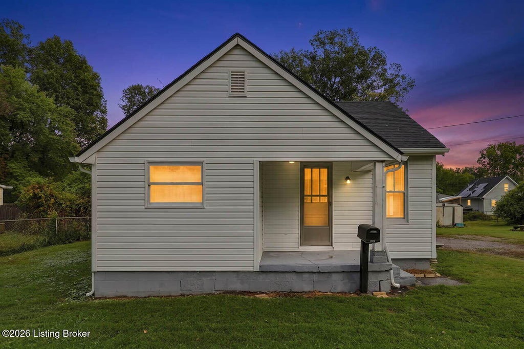 Photo of 6903 Daisy Ave, Louisville, KY 40258 (MLS # 1732165)