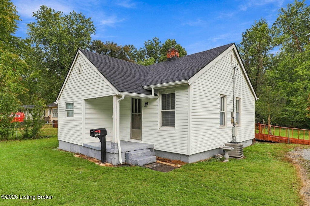 Photo of 6903 Daisy Ave, Louisville, KY 40258 (MLS # 1732165)