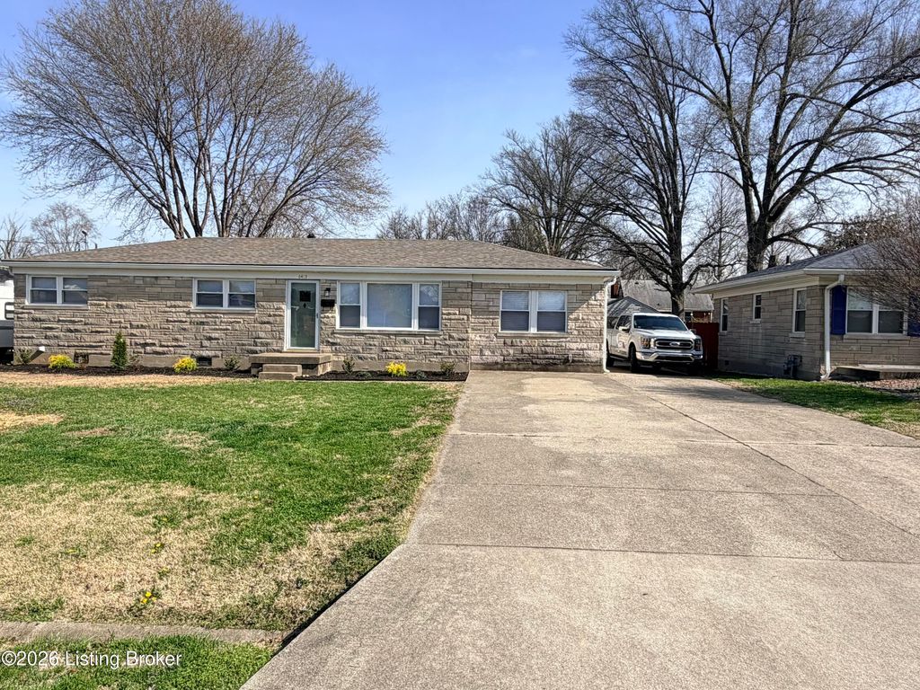 Photo of 6413 South Dr, Louisville, KY 40272 (MLS # 1712443)