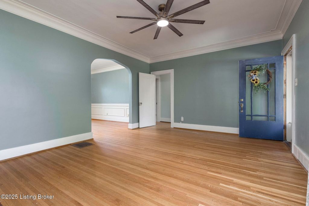 Photo of 419 FAIRLAWN Rd, Louisville, KY 40207 (MLS # 1705101)