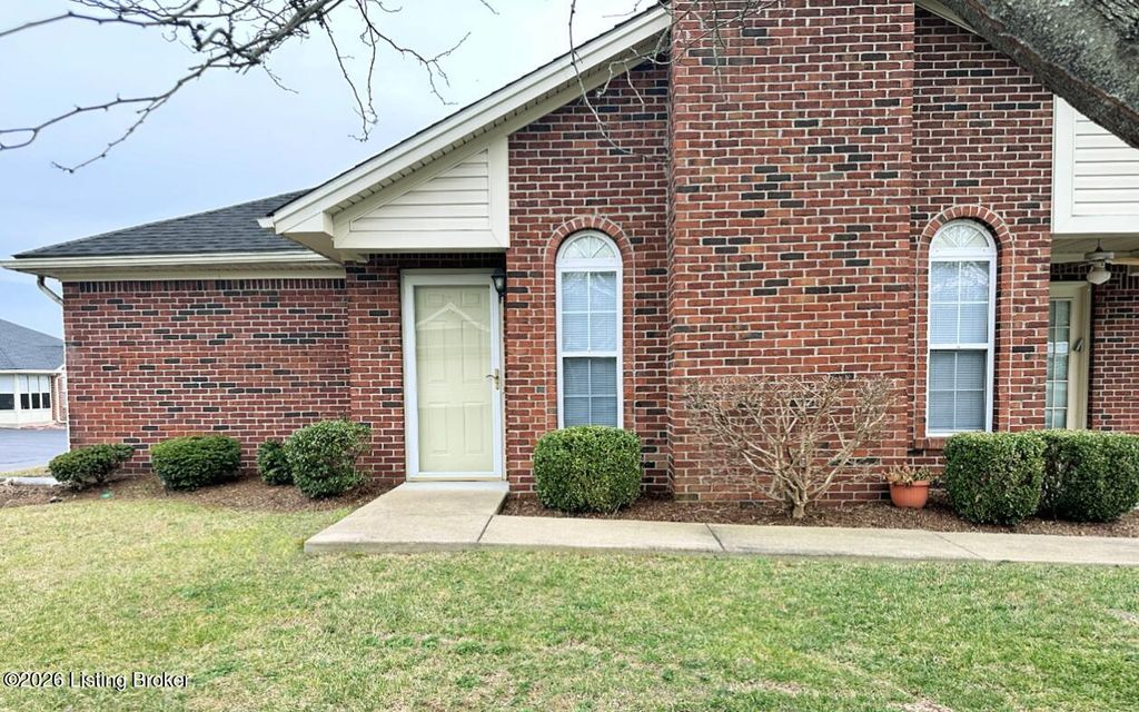 Photo of 11317 Ridge Lake Dr, Louisville, KY 40272 (MLS # 1709791)