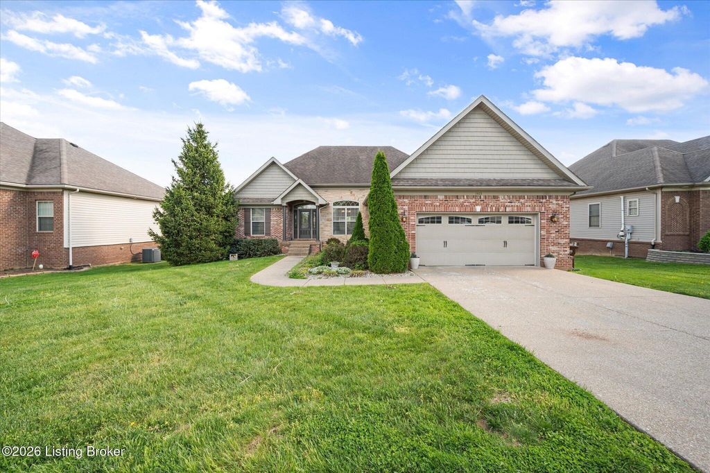 Photo of 1465 Grouse Ct, Shelbyville, KY 40065 (MLS # 1714947)