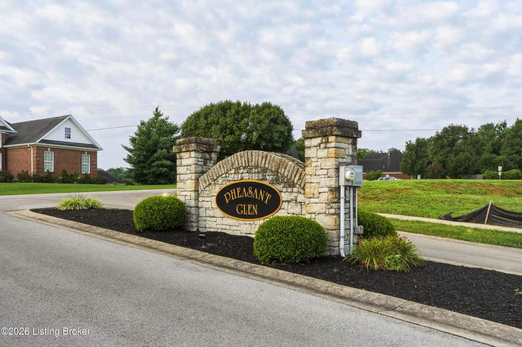 Photo of 10 Pheasant Glen Dr, Shelbyville, KY 40065 (MLS # 1724948)