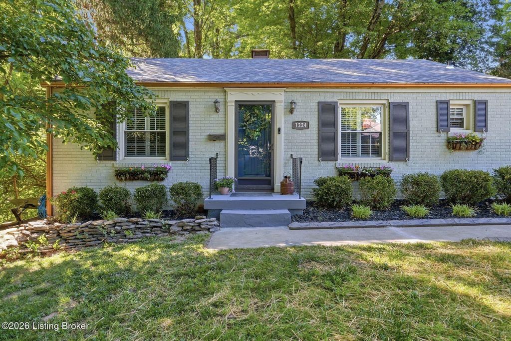 Photo of 1224 Falcon Dr, Louisville, KY 40213 (MLS # 1717300)