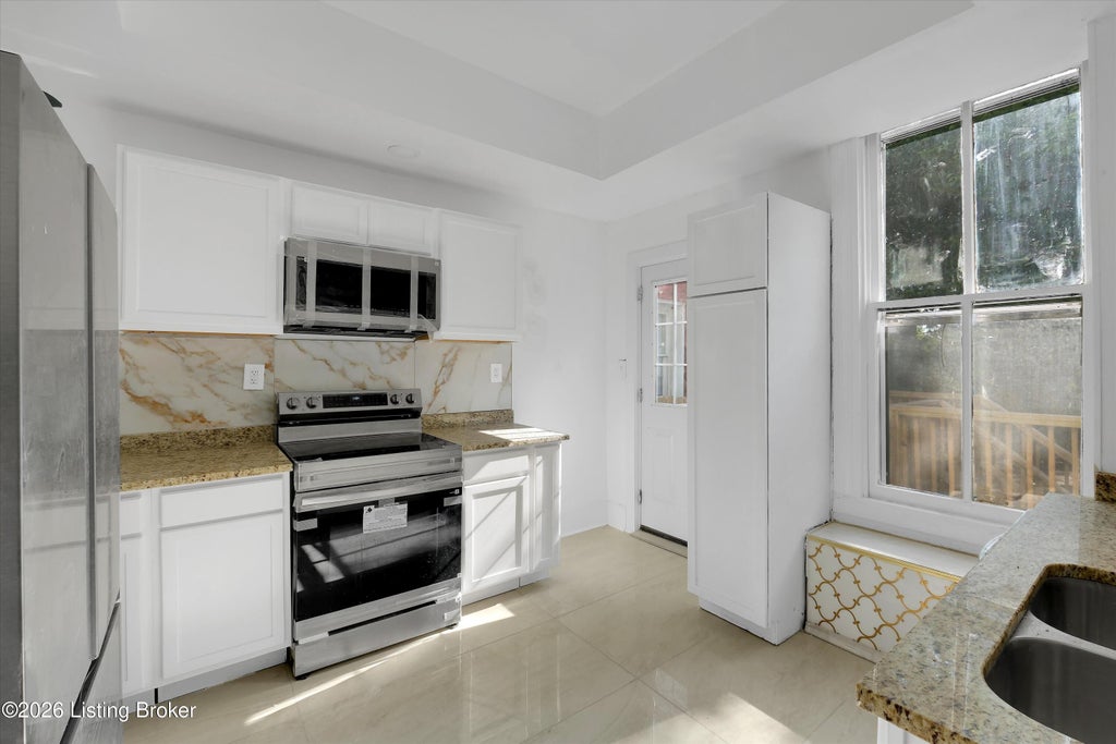 Photo of 1383 S Floyd St, Louisville, KY 40208 (MLS # 1727693)