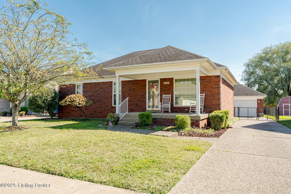 Photo of 6912 Day Break Ct, Louisville, KY 40272 (MLS # 1730575)