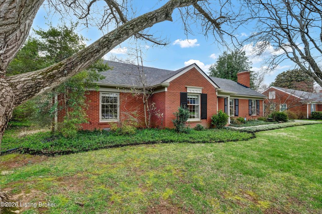 Photo of 6353 Limewood Cir, Louisville, KY 40222 (MLS # 1716746)