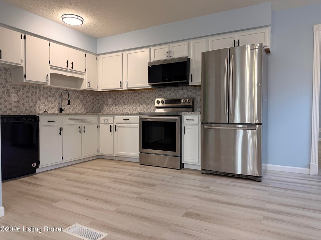 Photo of 10107 McNeely Lake Dr, Louisville, KY 40229 (MLS # 1725785)