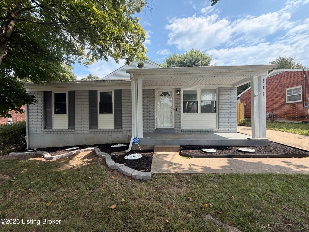 Photo of 10107 McNeely Lake Dr, Louisville, KY 40229 (MLS # 1725785)