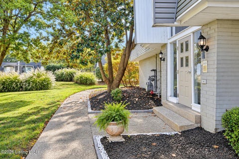 Condo For Sale - 819 La Fontenay Ct<br/> Louisville, KY 40223