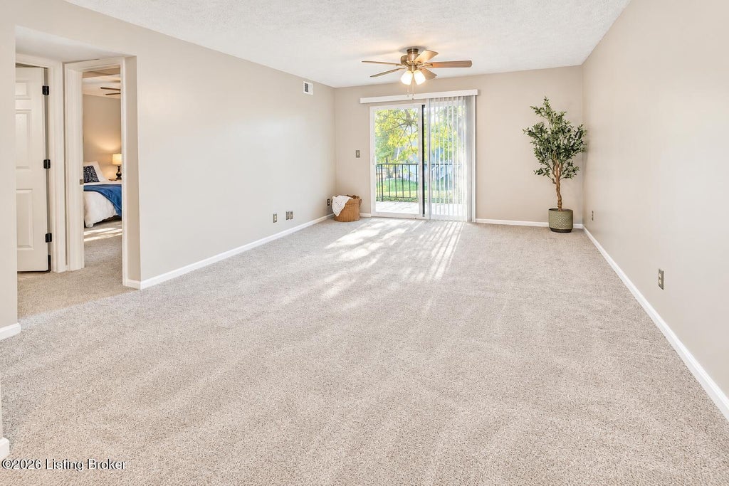 Photo of 819 La Fontenay Ct, Louisville, KY 40223 (MLS # 1729423)