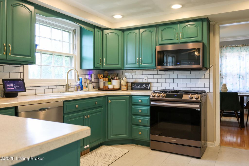 Photo of 2426 Chattesworth Ln, Louisville, KY 40242 (MLS # 1714367)