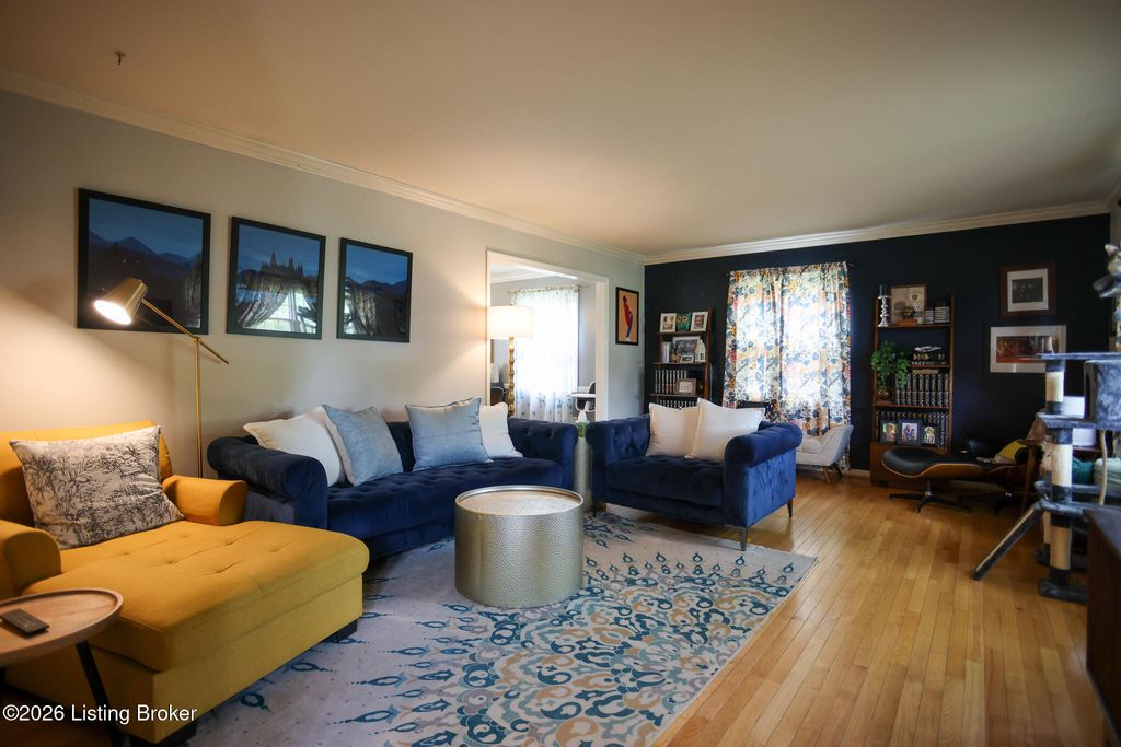 Photo of 2426 Chattesworth Ln, Louisville, KY 40242 (MLS # 1714367)