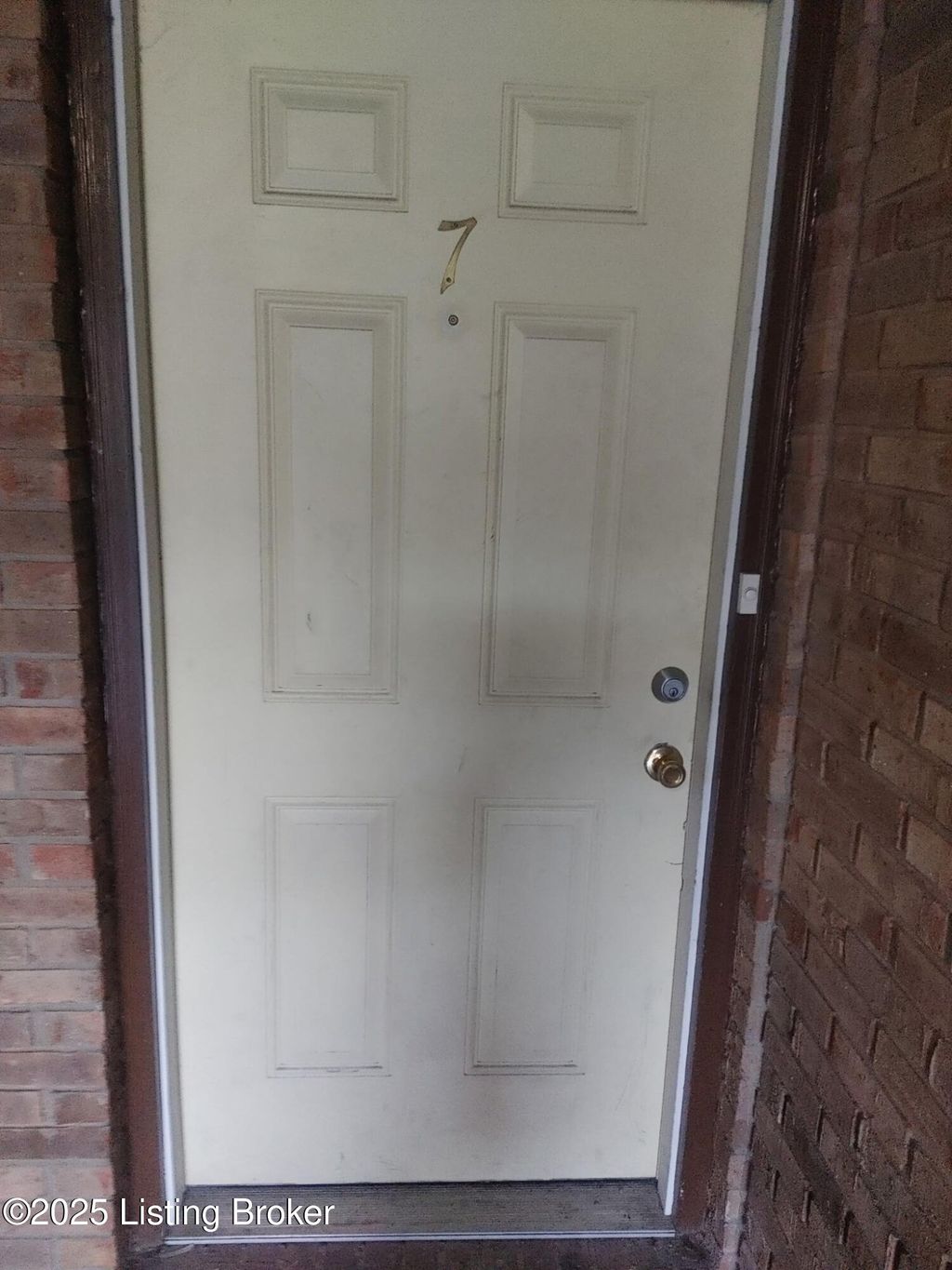 Photo of 100 E Florence Ave #7, Louisville, KY 40214 (MLS # 1705634)