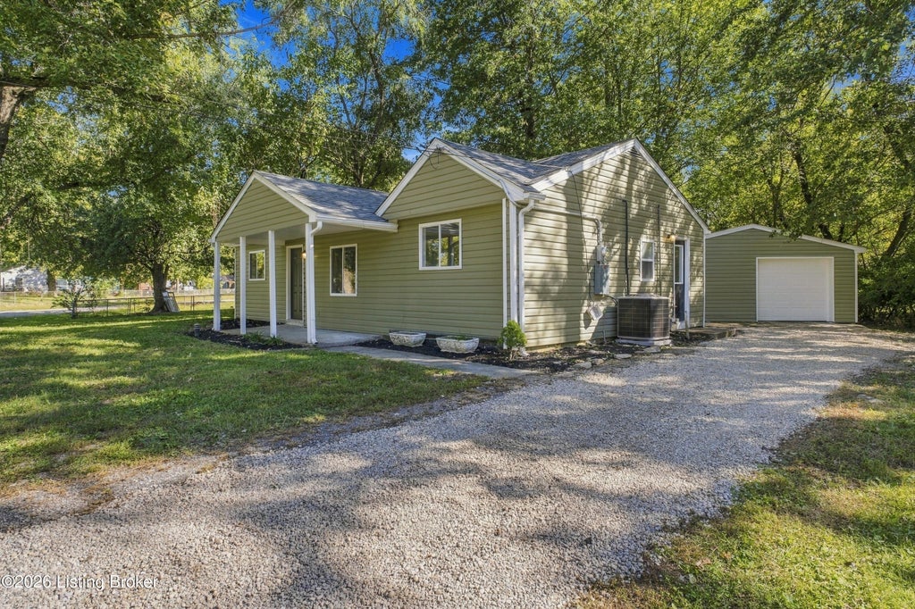 Photo of 6710 John Adams Way, Louisville, KY 40272 (MLS # 1731438)
