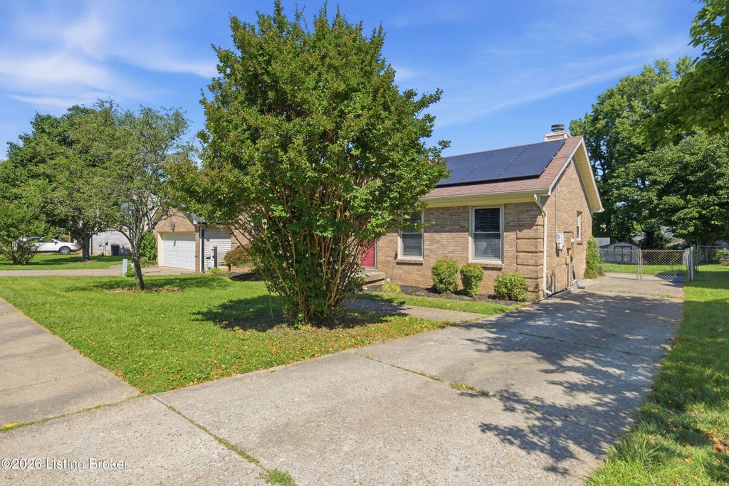 Photo of 10305 Vantage Rd, Louisville, KY 40299 (MLS # 1719499)