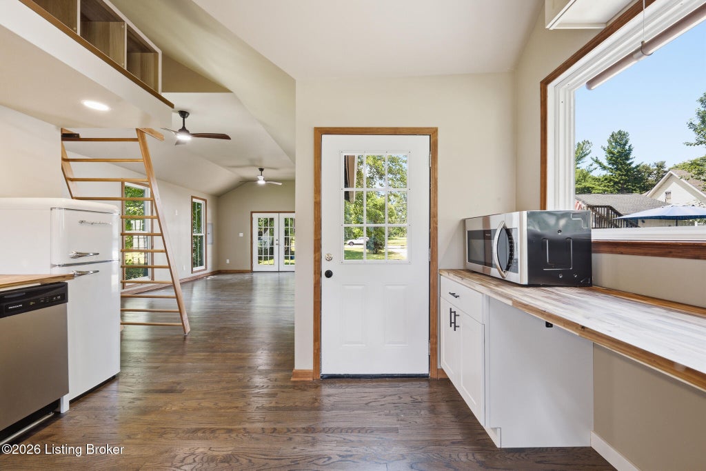 Photo of 531 N 44th St, Louisville, KY 40212 (MLS # 1731378)