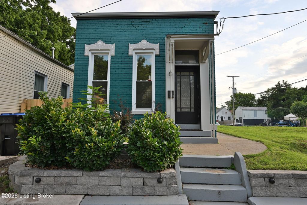 Photo of 641 E Saint Catherine St, Louisville, KY 40203 (MLS # 1721041)