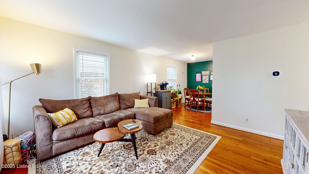 Photo of 1319 Whirlaway Dr, Louisville, KY 40242 (MLS # 1704361)