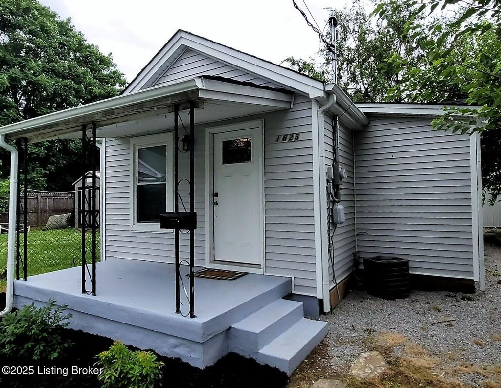 Photo of 1625 Berry Blvd, Louisville, KY 40215 (MLS # 1708314)