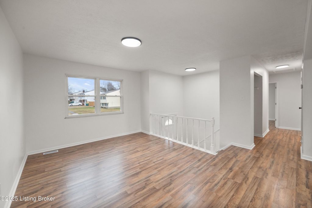 Photo of 5408 Sprigwood Ln, Louisville, KY 40291 (MLS # 1705568)