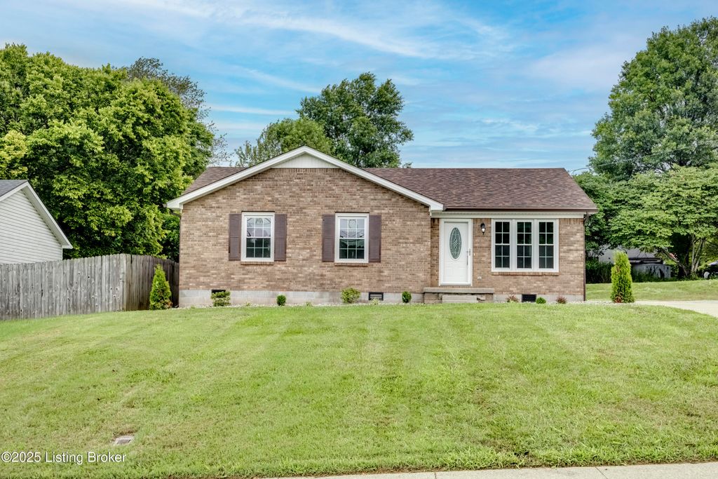 Photo of 138 Springhill Drive Dr, Bardstown, KY 40004 (MLS # 1701188)