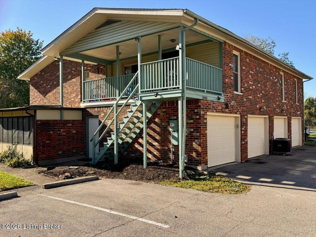 Photo of 3008 Brookway Ct, Louisville, KY 40214 (MLS # 1732772)