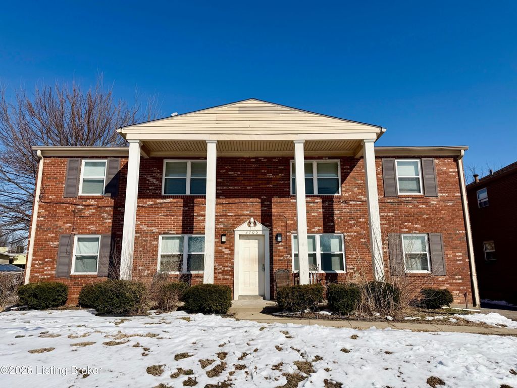 Photo of 3705 Briarbridge Ln #3, Louisville, KY 40218 (MLS # 1708671)