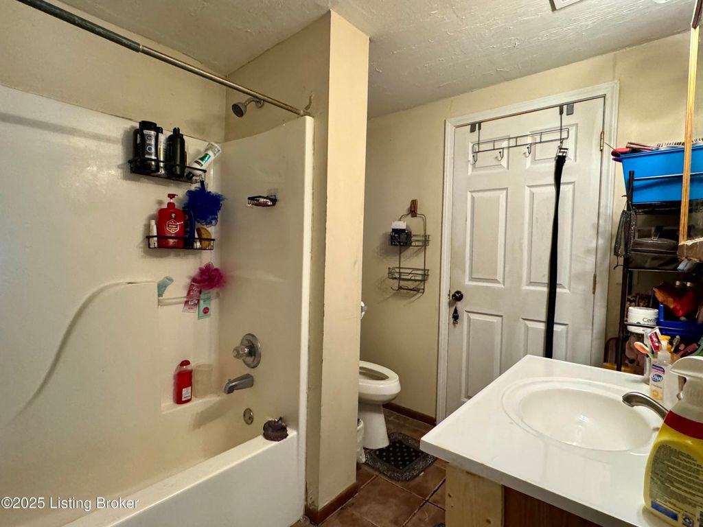 Photo of 3626 Larkwood Ave, Louisville, KY 40212 (MLS # 1716387)